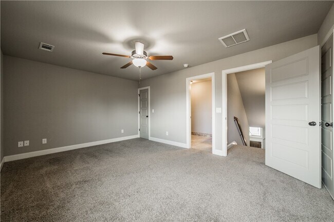 Building Photo - 6101 W Woodbine Dr