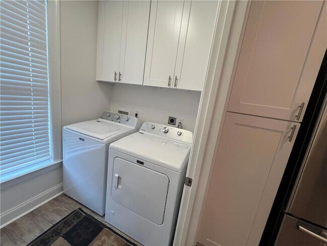 Building Photo - 2708 Volpe Dr