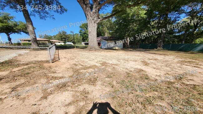 Building Photo - 2500 Neal Metcalf Rd
