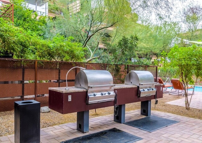 Building Photo - 7147 E Rancho Vista Dr