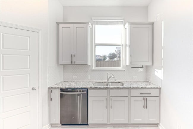 Building Photo - 2212 Dillon Pond Ln