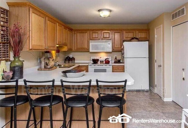 Building Photo - 10161 Sutton Dr