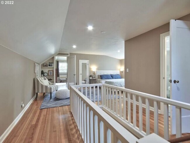 Building Photo - Gorgeous Modern Home Ready to Rent!