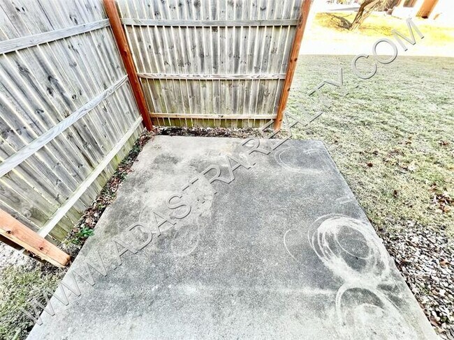 Building Photo - Affordable Duplex in Blue Valley School District-Available NOW!!