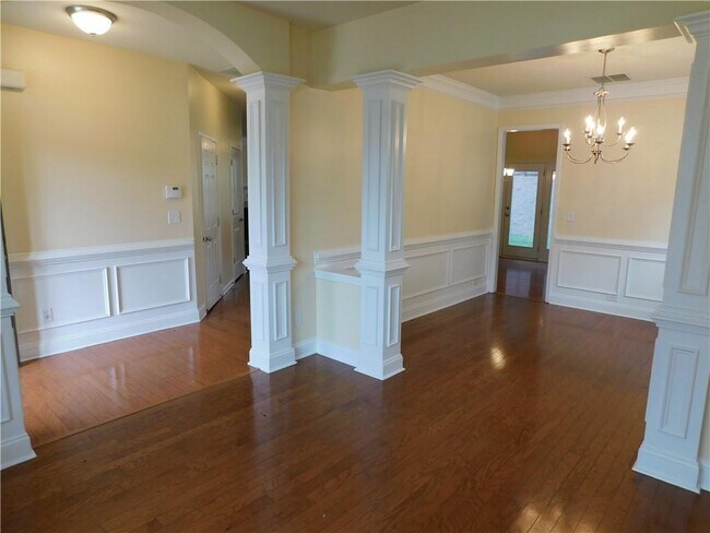 Building Photo - 540 E Fork Shady Dr NW