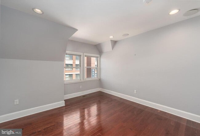 Building Photo - 15 W Biddle St