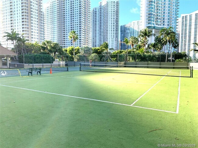 Building Photo - 520 Brickell Key Dr