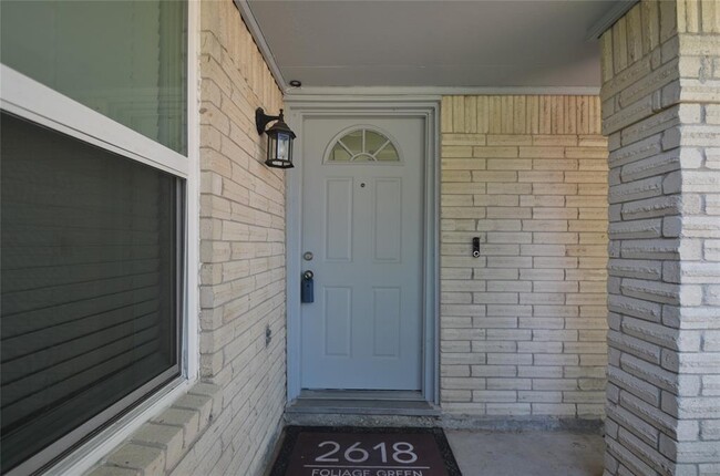 Building Photo - 2618 Foliage Green Dr