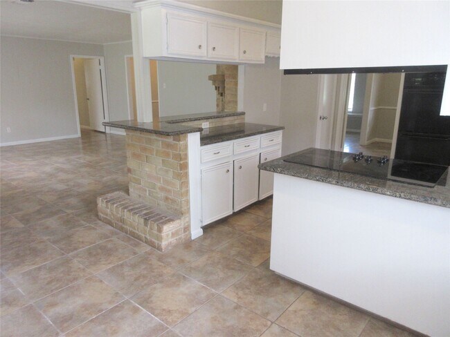 Building Photo - 3022 Kenross St