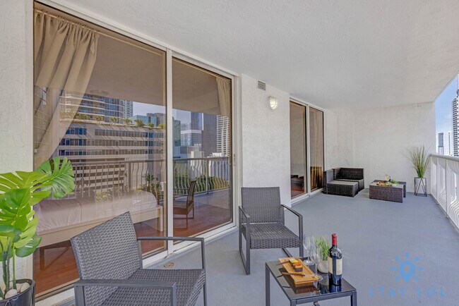 Building Photo - 1200 Brickell Bay Dr