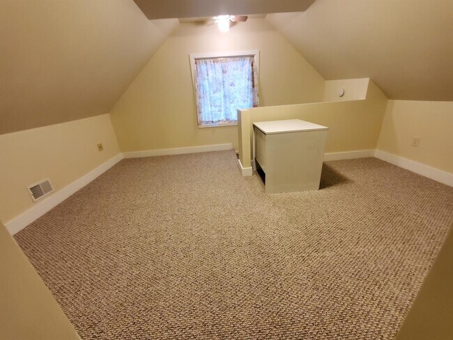 Building Photo - Spacious 2 Bedroom House Updated with Remodeled Kitchen with Lots of Cabinet Space, Huge Master B...