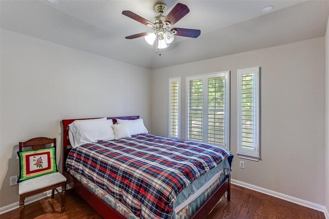 Building Photo - 9604 Crenata Cove