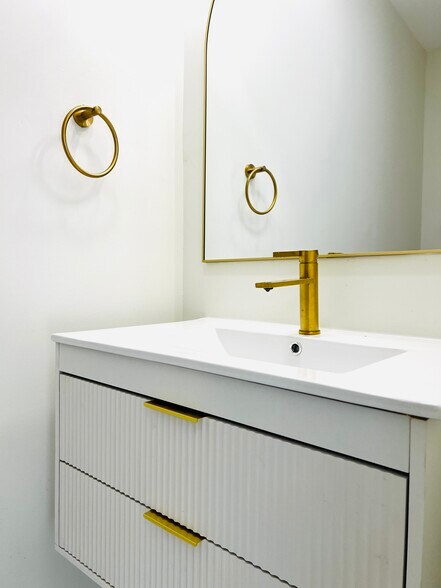 Building Photo - 116 Thomas St NW