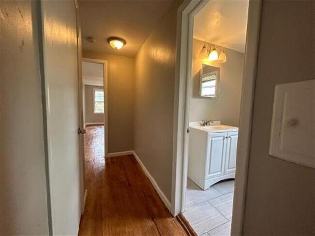 Building Photo - CLEVELAND