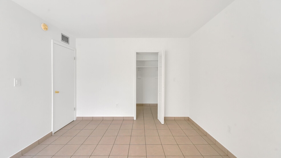 Building Photo - 9390 W Flagler St