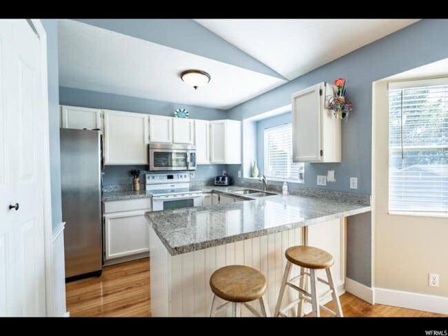 Building Photo - 1243 1870 N