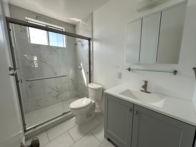 Building Photo - 1547 Saltair S Ave