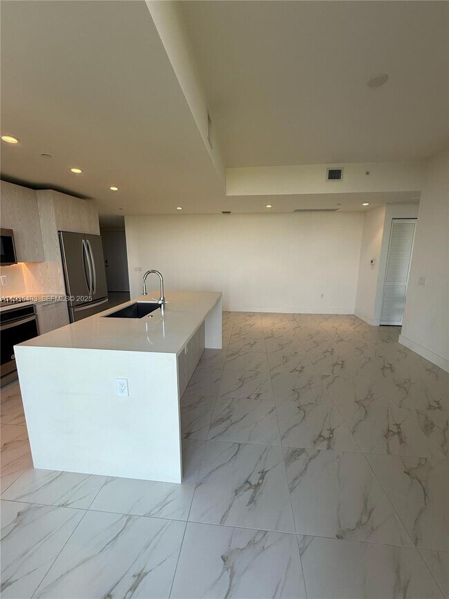 Building Photo - 2000 Metropica Wy