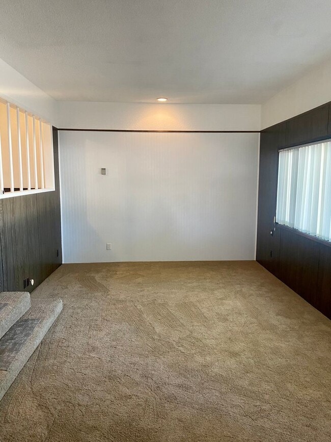 Building Photo - 2.2. miles to Sky Lakes Medical Center and Oregon Institute of Technology, 2bdrm 1 bath duplex