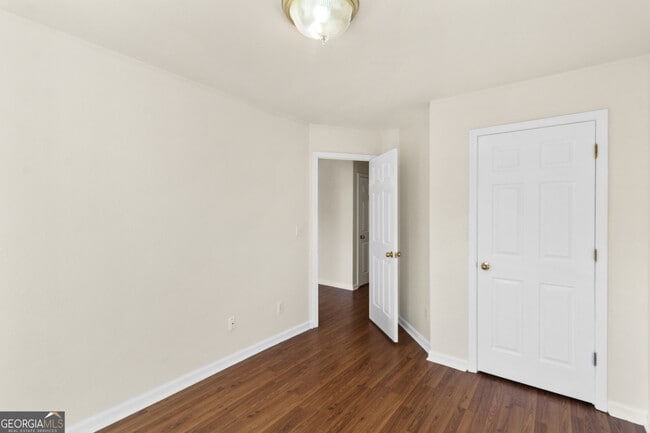 Building Photo - 7113 Brookview Way