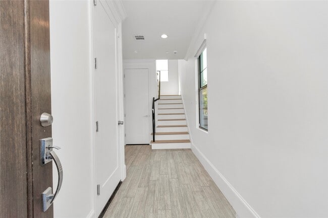 Building Photo - 5735 Winsome Ln