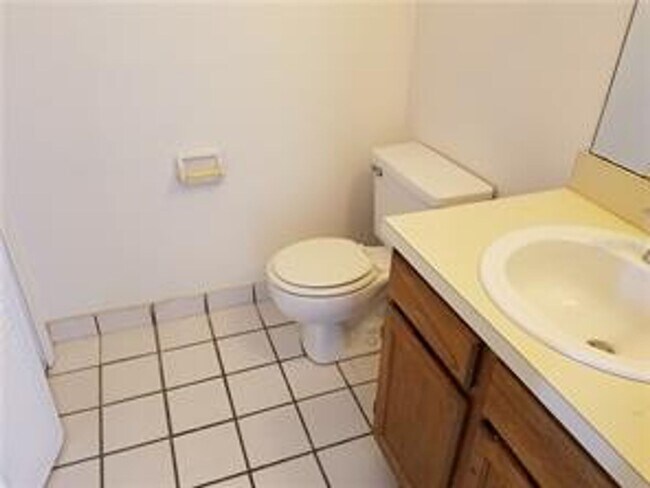 Building Photo - Summerfield Townhomes