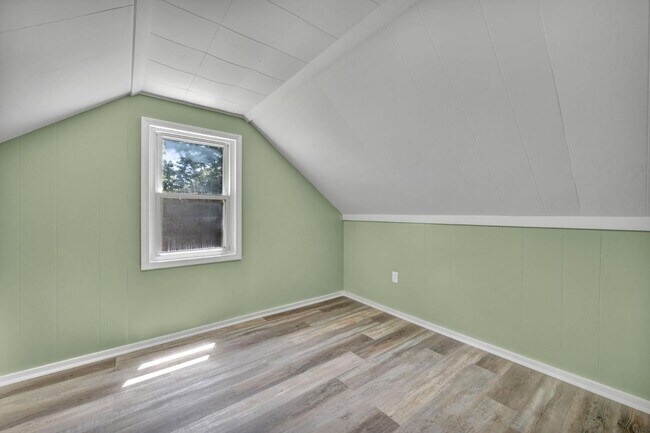 Building Photo - 816 E Harris St