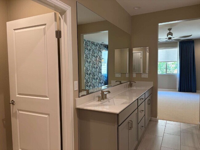 Building Photo - Stylish 2-Bedroom Oasis Domani, Residents ...