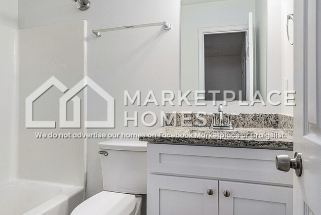 Building Photo - 5279 Oakridge Dr