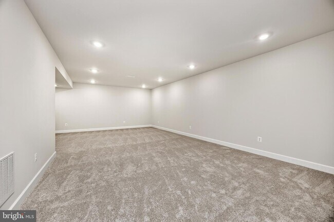 Building Photo - 1422 Gilray Dr