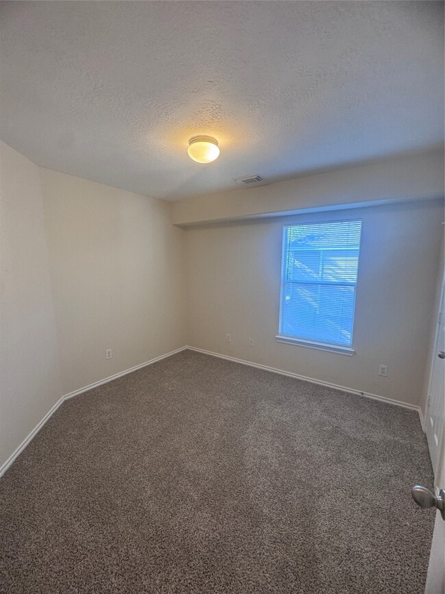 Building Photo - 6213 Stoney Creek Dr