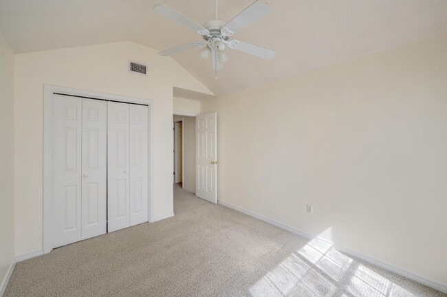 Building Photo - 437 S Shore Dr