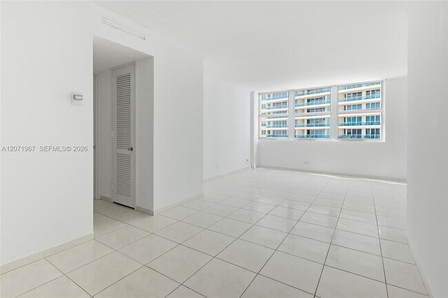 Building Photo - 5055 Collins Ave