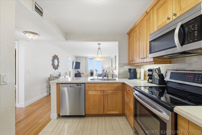 Building Photo - 2929 S Ocean Blvd