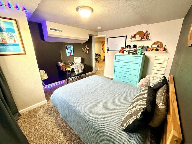 Building Photo - Gorgeously Updated Pueblo Home