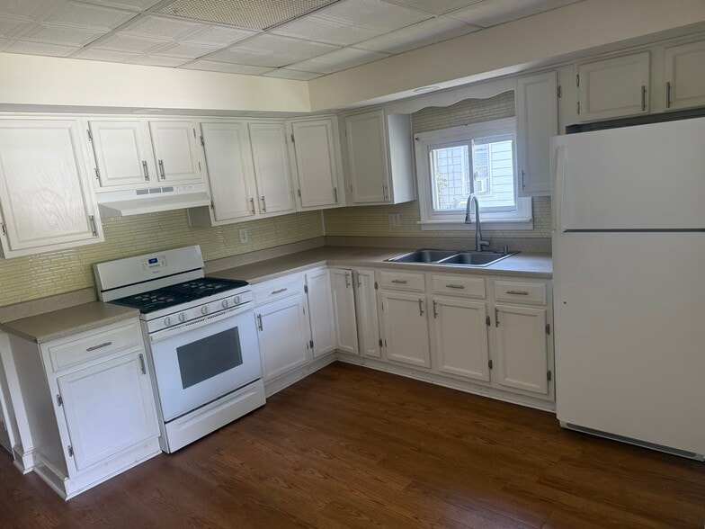 Building Photo - 133 W Vaughn St