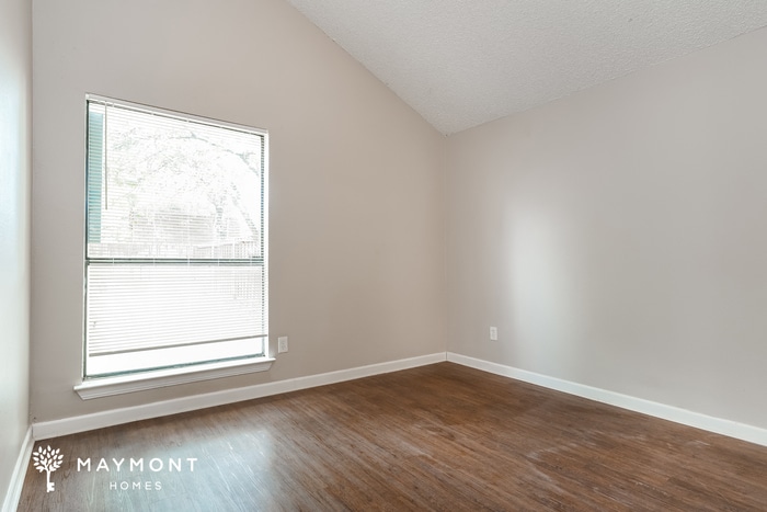 Building Photo - 4713 Poppy Dr E