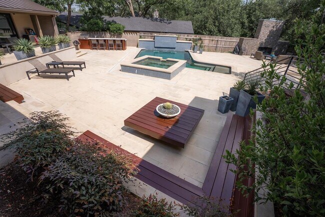 Building Photo - 3305 Laurel Cir