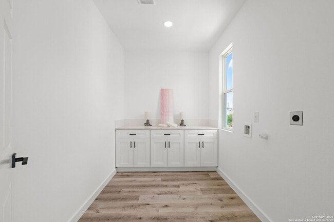 Building Photo - 420 Dreiss St