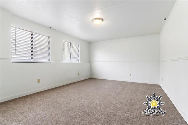 Building Photo - 2066 E 10095 S