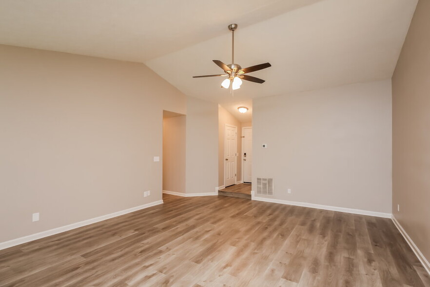 Building Photo - 1384 Luther Way