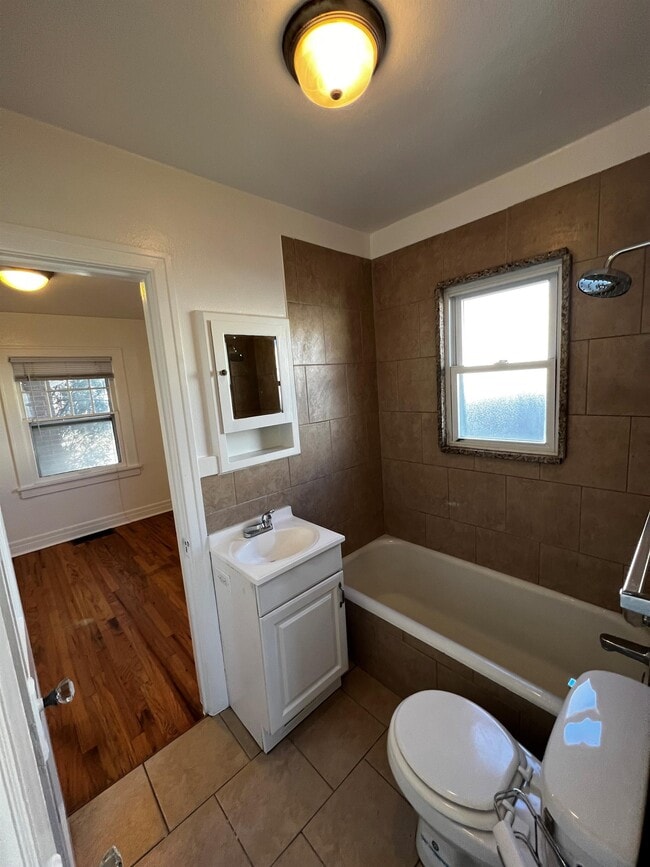 Building Photo - 2114 S Washington St