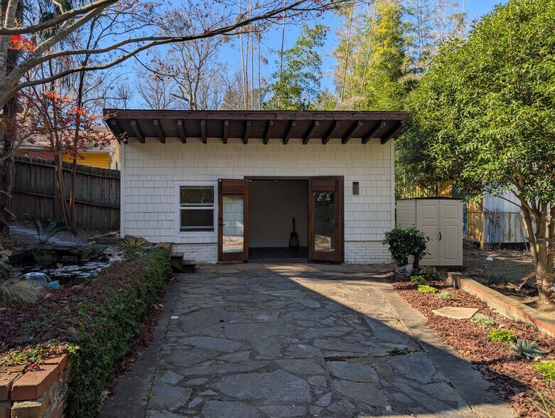 Garden House - 1096 Oakfield Dr SE