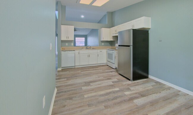 Building Photo - 7447 Mead Dr