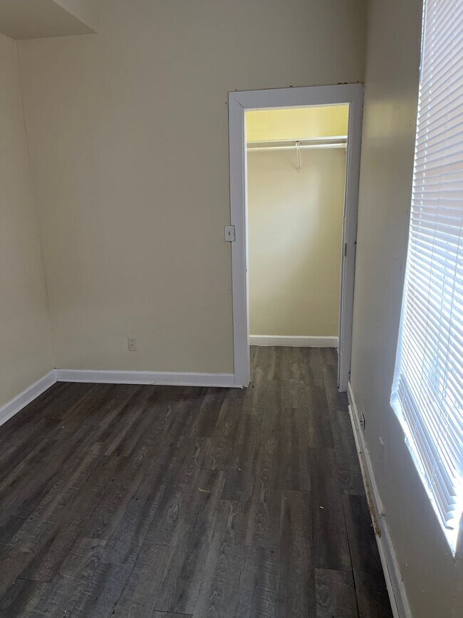 Building Photo - 1243 S Karlov Ave