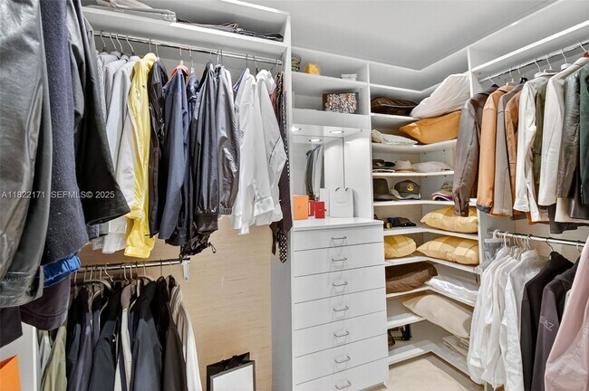 Building Photo - 19925 NE 39th Pl