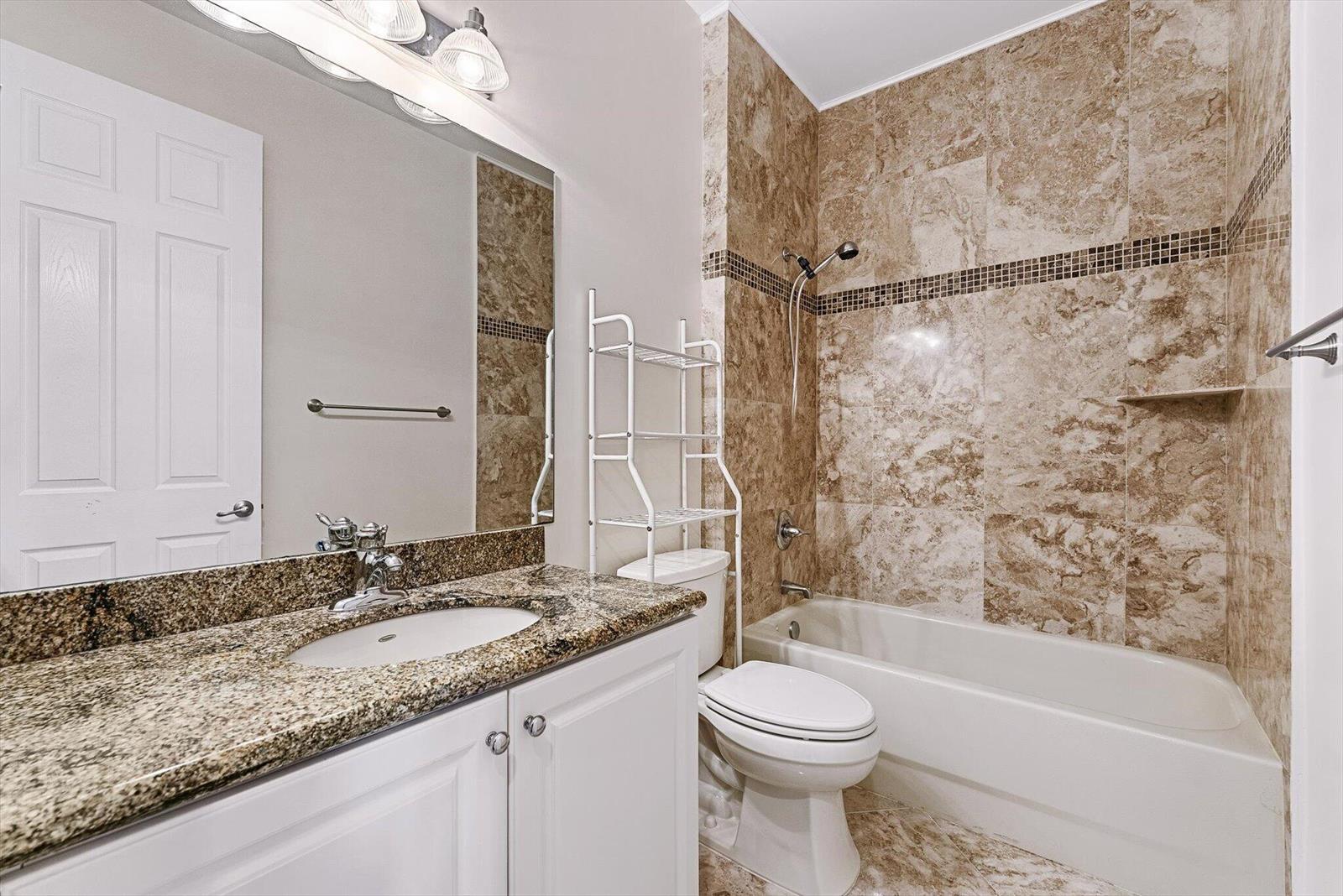 Building Photo - 6884 Julia Gardens Dr