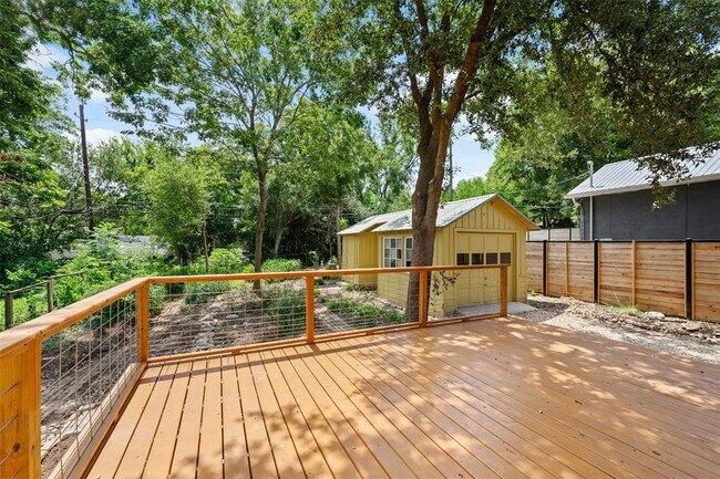 Building Photo - 2111 Kenwood Ave