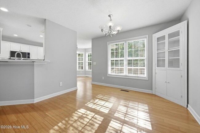 Building Photo - 14 Juniper Ln