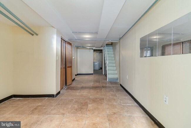 Building Photo - 1929 W Sparks St